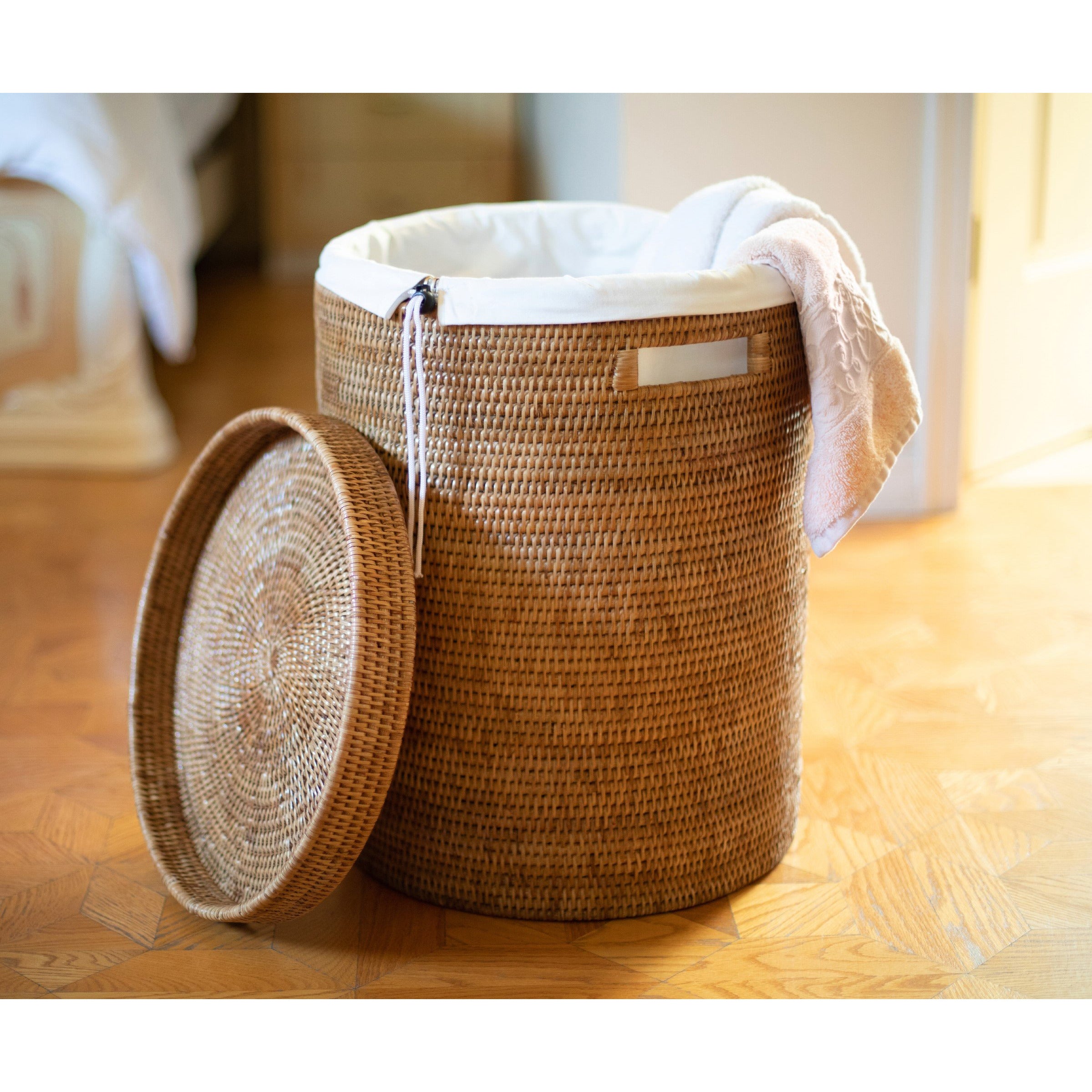 Round Hamper with Lid Honey Brown